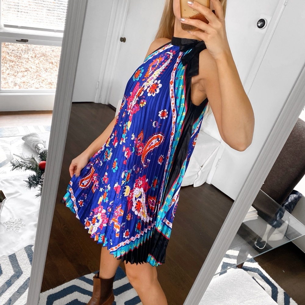 π MISS ENVIE NAVY MULTI FLORAL ABSTRACT PLEATED LOOSE FIT HALTER DRESS! - Picture 2 of 9